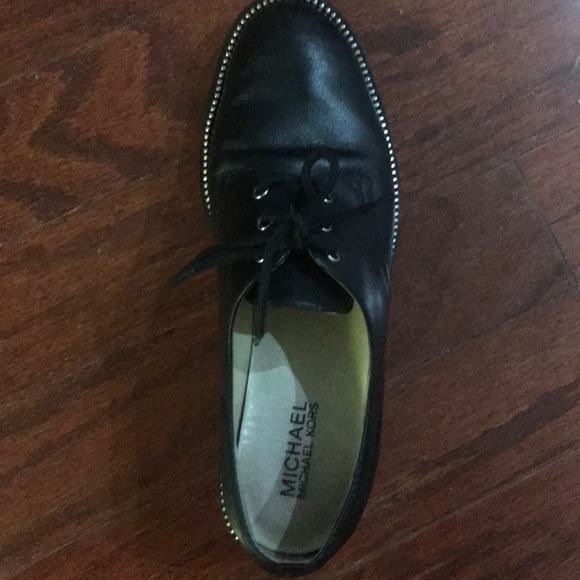 Michael Kors lace up shoes with silver accent - Picture 4 of 4
